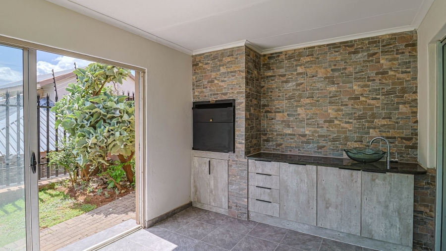 To Let 3 Bedroom Property for Rent in Cashan North West